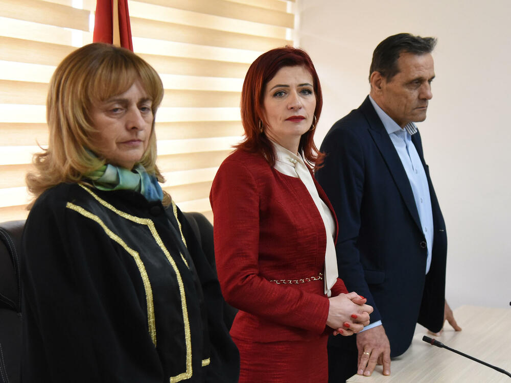 <p>Zakletve položilo 11 novoizabranih sudija Vrhovnog suda i šest novoizabranih sudija Apelacionog suda. Zakletvu položio i predsjednik Suda za prekršaje u Budvi Marko Đukanović</p>