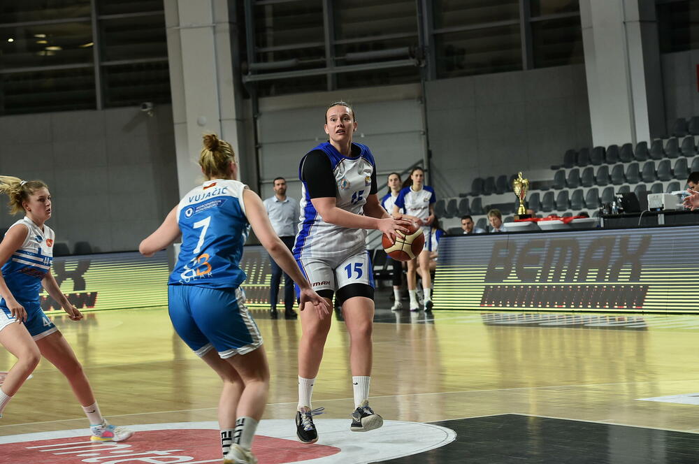 <p>Košarkašice Budućnosti u finalu savladale Podgoricu 89:43</p>