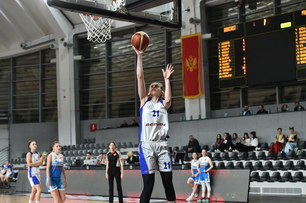 <p>Košarkašice Budućnosti u finalu savladale Podgoricu 89:43</p>