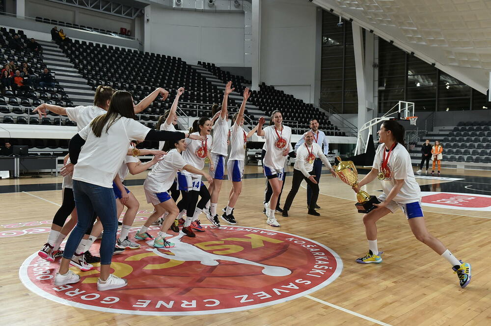 <p>Košarkašice Budućnosti u finalu savladale Podgoricu 89:43</p>