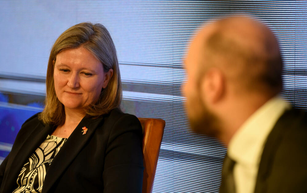 <p>Upitan o kadru, generalni direktor RTCG, kazao je da Javni servis ima troje zaposlenih manje u odnosu na prethodni period i da u RTCG radi 739 osoba<br /> </p>