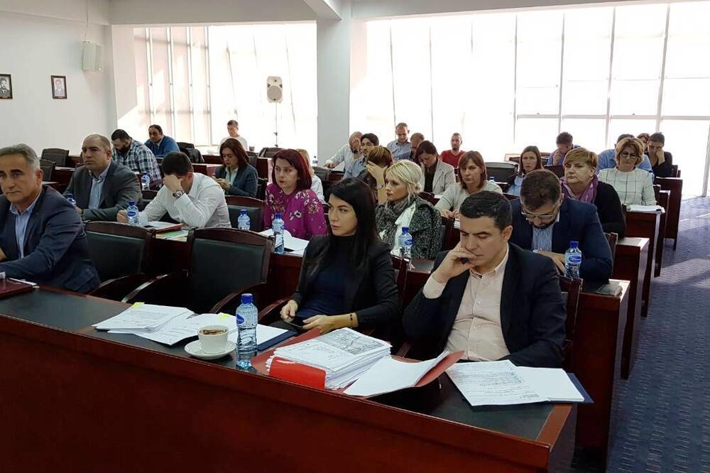 Sa jedne od ranijih sjednica SO Tivat, Foto: Sinisa Lukovic