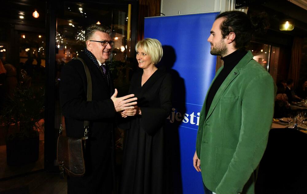 <p>Cjelokupan prihod prikupljen kroz donacije biće uplaćen na zvanični žiro račun ambasade Ukrajine u Crnoj Gori</p>