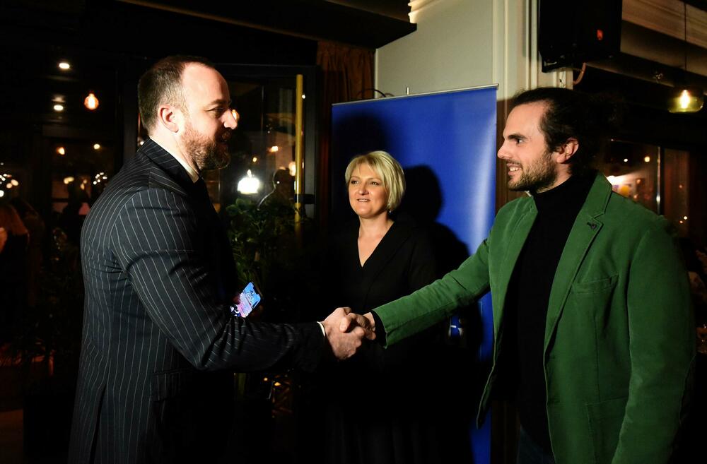 <p>Cjelokupan prihod prikupljen kroz donacije biće uplaćen na zvanični žiro račun ambasade Ukrajine u Crnoj Gori</p>