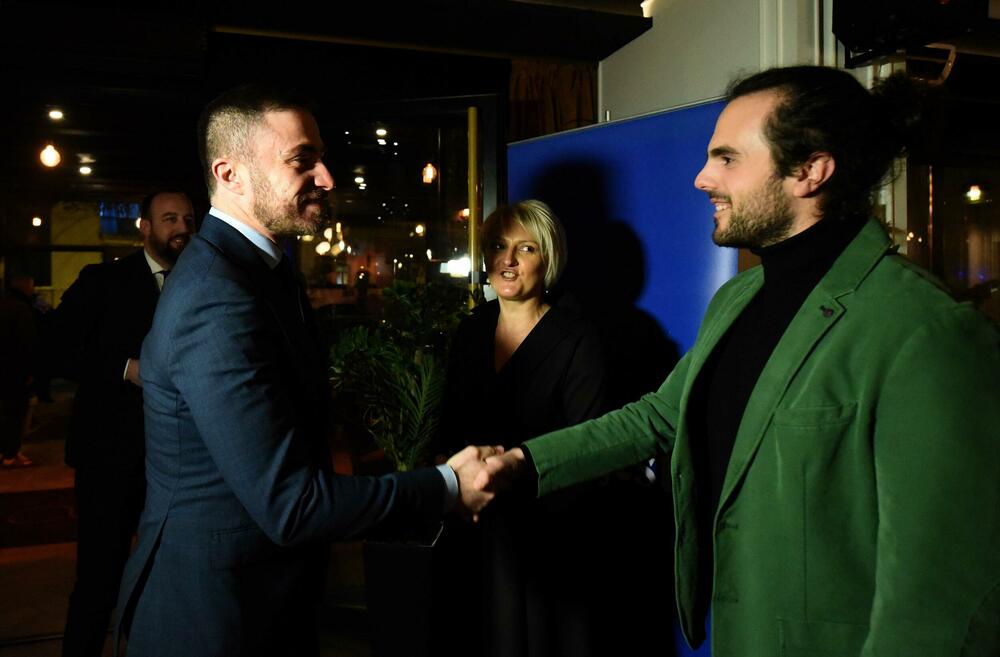 <p>Cjelokupan prihod prikupljen kroz donacije biće uplaćen na zvanični žiro račun ambasade Ukrajine u Crnoj Gori</p>