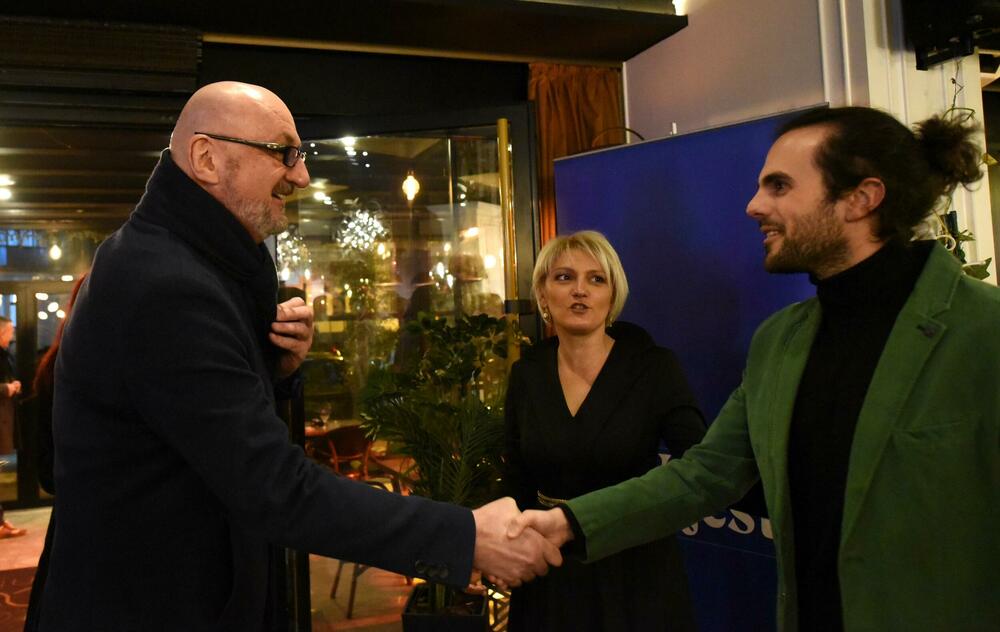 <p>Cjelokupan prihod prikupljen kroz donacije biće uplaćen na zvanični žiro račun ambasade Ukrajine u Crnoj Gori</p>