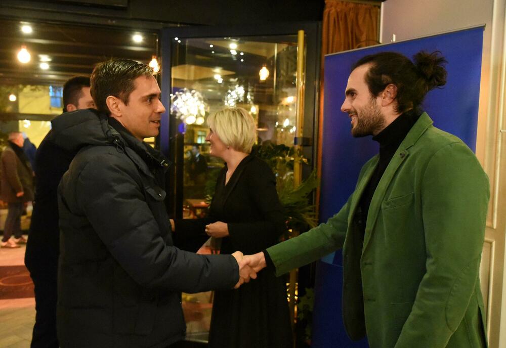 <p>Cjelokupan prihod prikupljen kroz donacije biće uplaćen na zvanični žiro račun ambasade Ukrajine u Crnoj Gori</p>