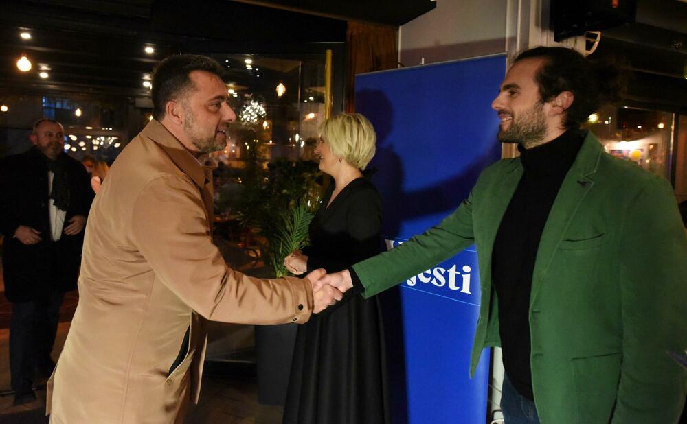 <p>Cjelokupan prihod prikupljen kroz donacije biće uplaćen na zvanični žiro račun ambasade Ukrajine u Crnoj Gori</p>