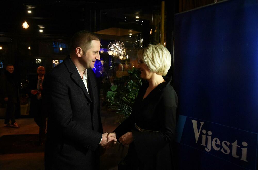 <p>Cjelokupan prihod prikupljen kroz donacije biće uplaćen na zvanični žiro račun ambasade Ukrajine u Crnoj Gori</p>