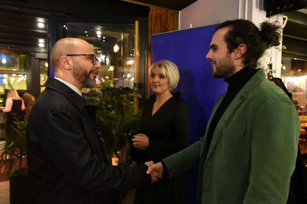 <p>Cjelokupan prihod prikupljen kroz donacije biće uplaćen na zvanični žiro račun ambasade Ukrajine u Crnoj Gori</p>