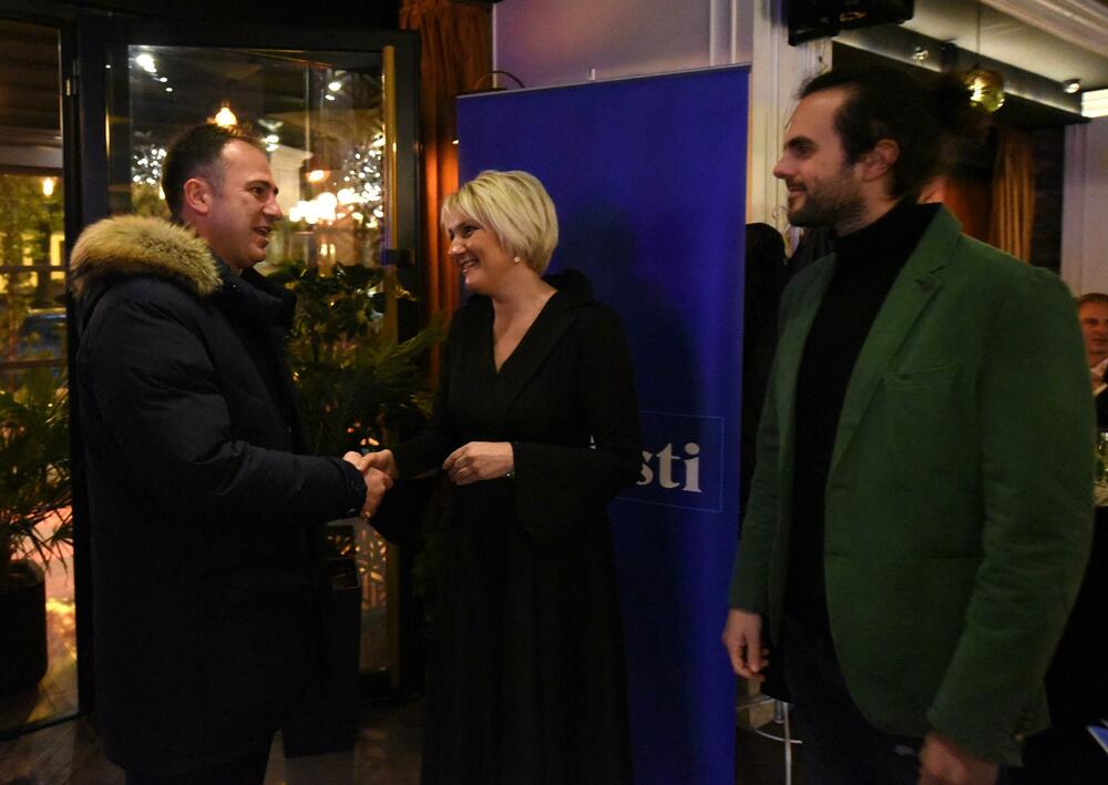 <p>Cjelokupan prihod prikupljen kroz donacije biće uplaćen na zvanični žiro račun ambasade Ukrajine u Crnoj Gori</p>