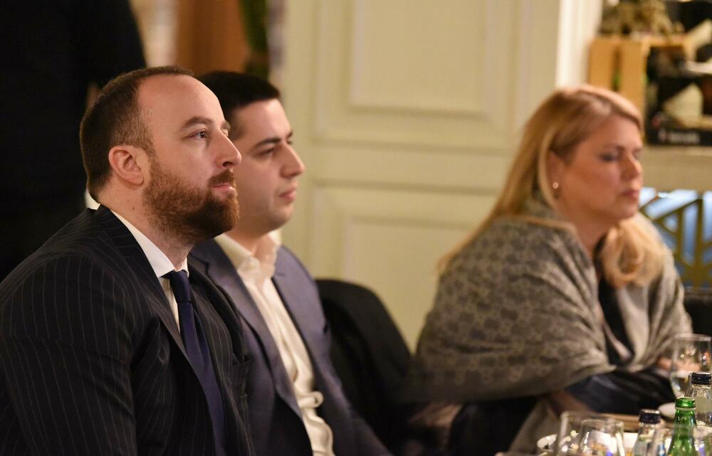 <p>Cjelokupan prihod prikupljen kroz donacije biće uplaćen na zvanični žiro račun ambasade Ukrajine u Crnoj Gori</p>