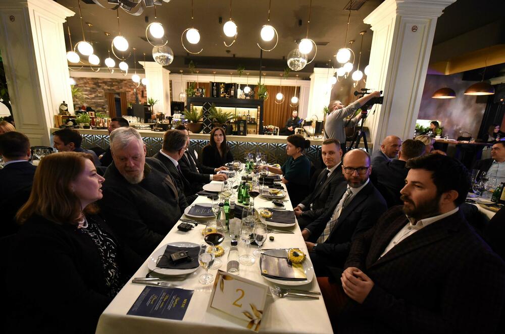 <p>Cjelokupan prihod prikupljen kroz donacije biće uplaćen na zvanični žiro račun ambasade Ukrajine u Crnoj Gori</p>