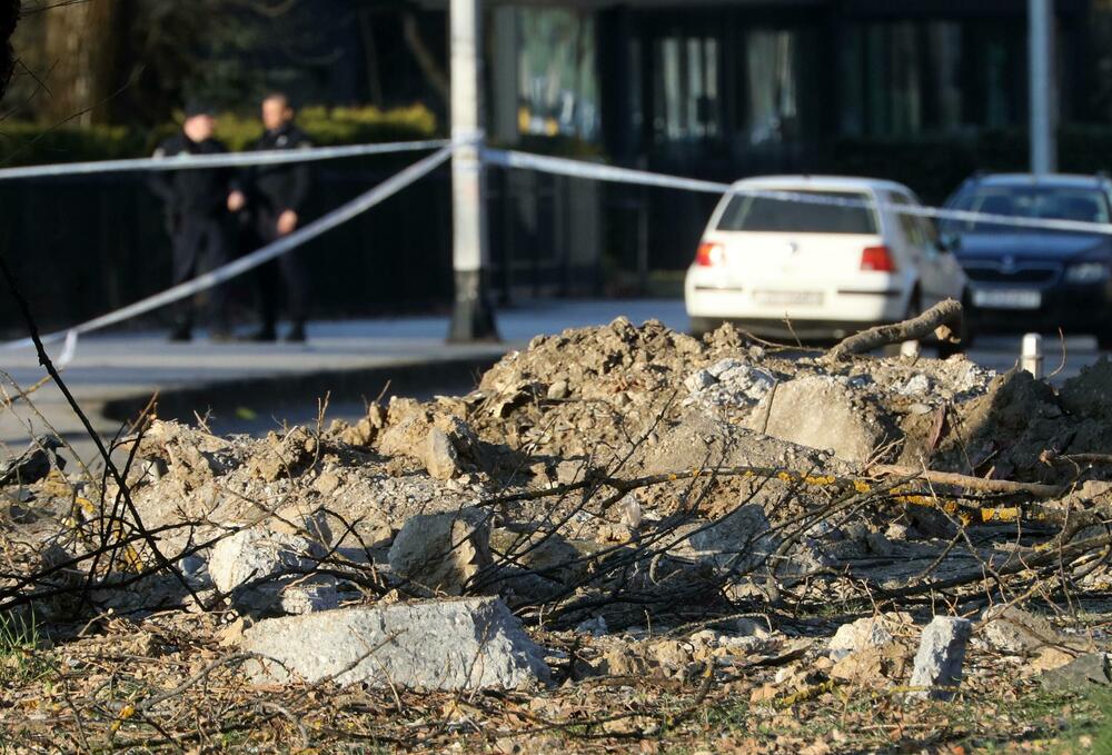 <p>"Procjenjujemo da ovo nije usmjereno protiv Hrvatske, to je prvi i drugi utisak. Određene proceduralne stvari moramo preispitati i utvrditi kako je moguće do je ovog došlo, a da letjelica veličine aviona nije srušena na putu od Ukrajine do Zagreba", kazao je Milanović</p>