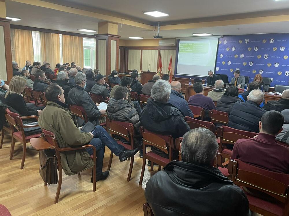 <p>Agrobudžet je ove godine uvećan nacionalnim sredstavima od 32 odsto u odnosu na prošlu, 47 odsto u odnosu na 2020. godinu, odnosno uvećanjem od 60 odsto u odnosu na 2019. godinu</p>