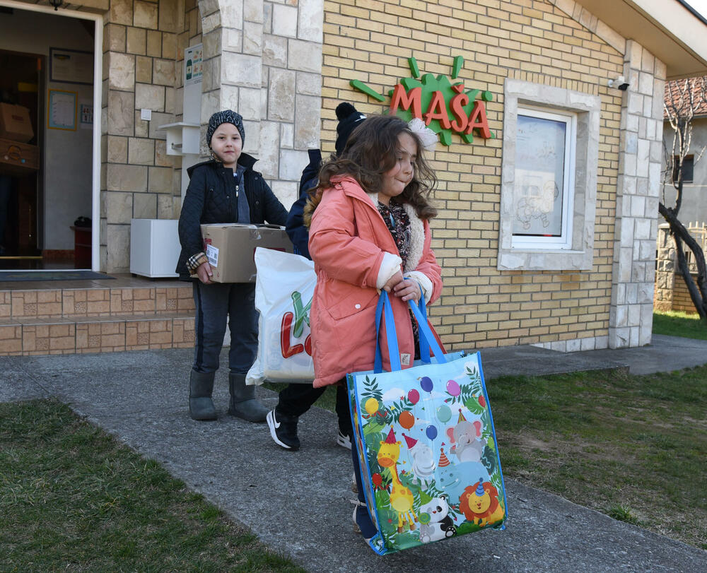 <p>Sve građanke i građani, ljudi dobre volje, koji žele da podrže akciju donacije mogu uplatiti na donatorski žiro-račun Vijesti u Hipotekarnoj banci broj: 520-5607-35</p>