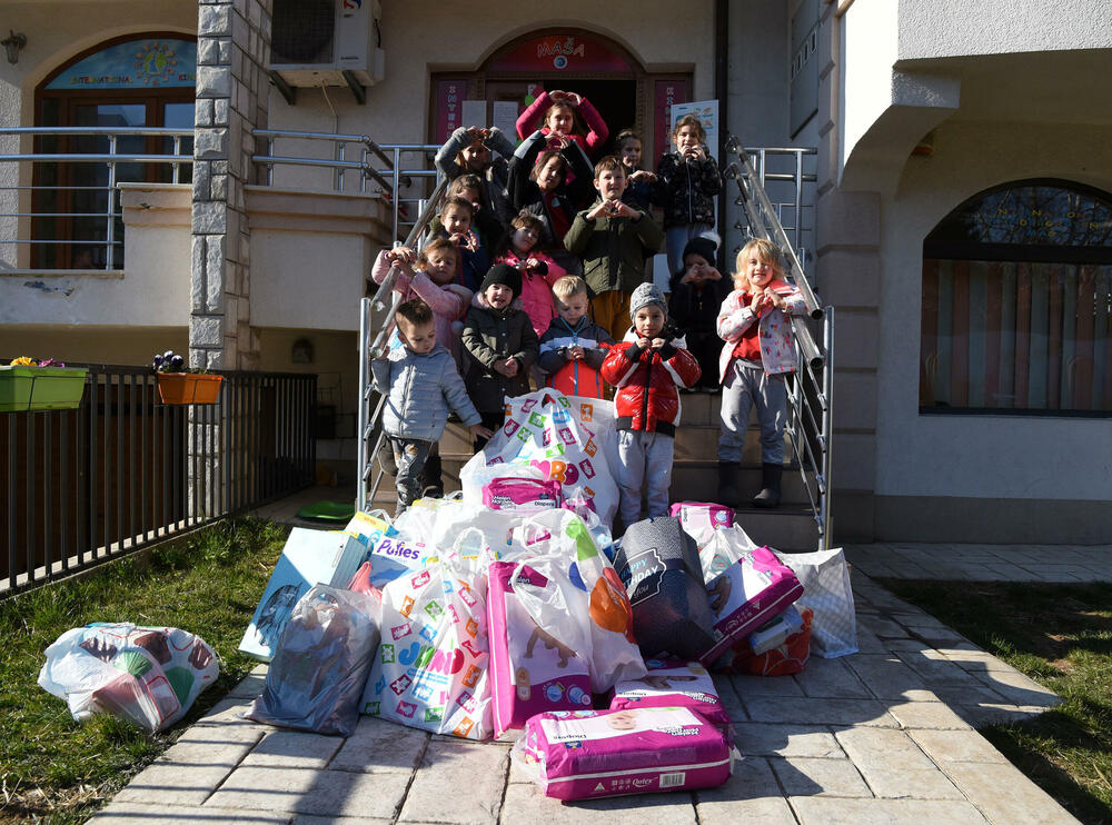 <p>Sve građanke i građani, ljudi dobre volje, koji žele da podrže akciju donacije mogu uplatiti na donatorski žiro-račun Vijesti u Hipotekarnoj banci broj: 520-5607-35</p>