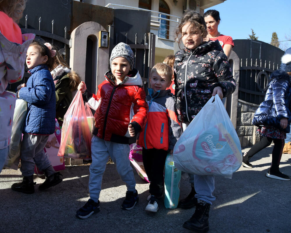 <p>Sve građanke i građani, ljudi dobre volje, koji žele da podrže akciju donacije mogu uplatiti na donatorski žiro-račun Vijesti u Hipotekarnoj banci broj: 520-5607-35</p>