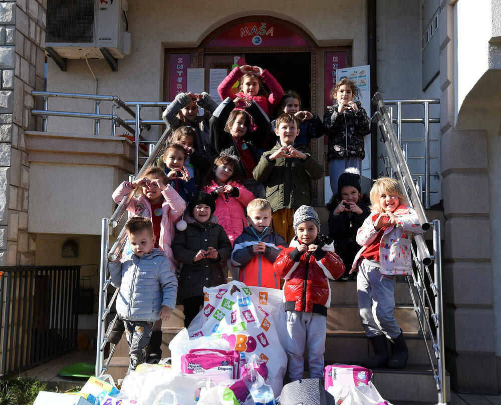 <p>Sve građanke i građani, ljudi dobre volje, koji žele da podrže akciju donacije mogu uplatiti na donatorski žiro-račun Vijesti u Hipotekarnoj banci broj: 520-5607-35</p>