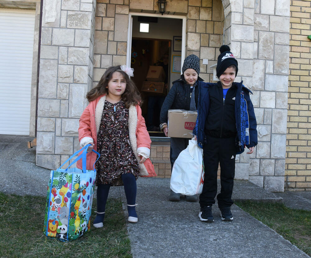 <p>Sve građanke i građani, ljudi dobre volje, koji žele da podrže akciju donacije mogu uplatiti na donatorski žiro-račun Vijesti u Hipotekarnoj banci broj: 520-5607-35</p>