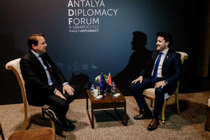 Abazović sa Varheljijem: Briselu treba stabilna Vlada koja će...