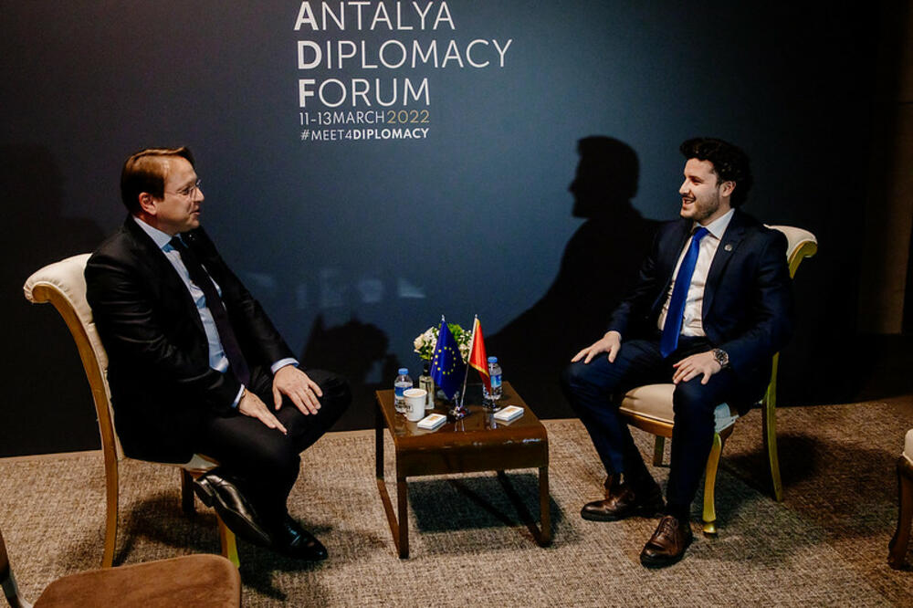 Varhelji i Abazović, Foto: Gov.me