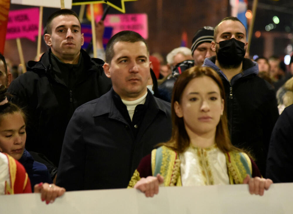 <p>Predsjednik Demokrata, Aleksa Bečić je kazao da onaj ko je tražio jedan koncept prije godinu i po, sada traži novi koncept, koncept sa DPS</p>