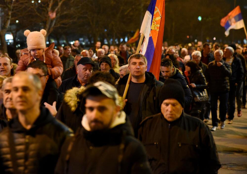 <p>Predsjednik Demokrata, Aleksa Bečić je kazao da onaj ko je tražio jedan koncept prije godinu i po, sada traži novi koncept, koncept sa DPS</p>