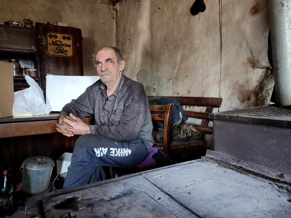 <p>A puno srce je i Mariji, Radu, Savi… kada im dođu ljudi velikog srca u crvenim prslucima</p>