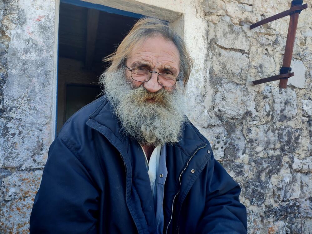 <p>A puno srce je i Mariji, Radu, Savi… kada im dođu ljudi velikog srca u crvenim prslucima</p>