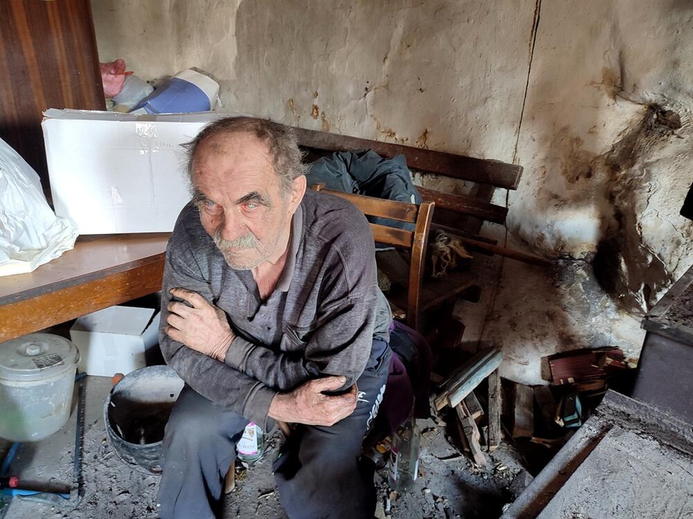 <p>A puno srce je i Mariji, Radu, Savi… kada im dođu ljudi velikog srca u crvenim prslucima</p>