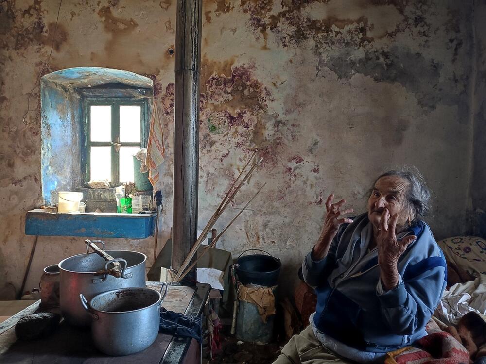 <p>A puno srce je i Mariji, Radu, Savi… kada im dođu ljudi velikog srca u crvenim prslucima</p>