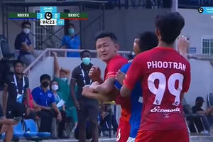 Muaj-tai potez na fudbalskim terenima - laktom u lice protivnika