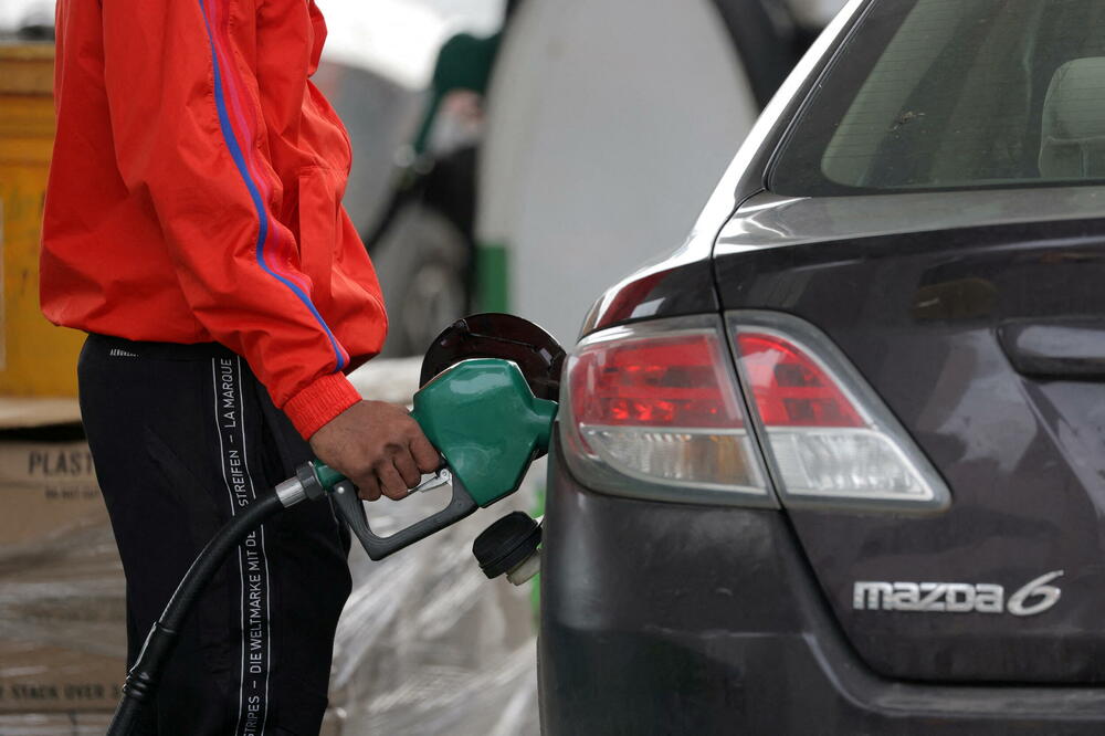 Cijene benzina probijaju rekorde širom svijeta, Foto: Rojters