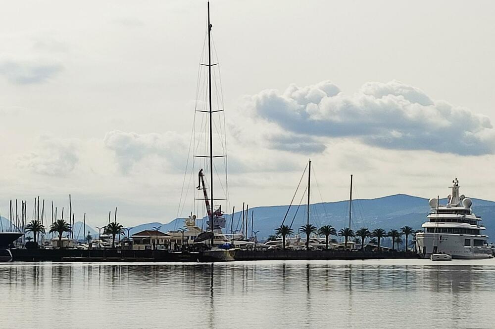 Skorpios jutros na mulu V Porto Montenegra, Foto: Skorpios