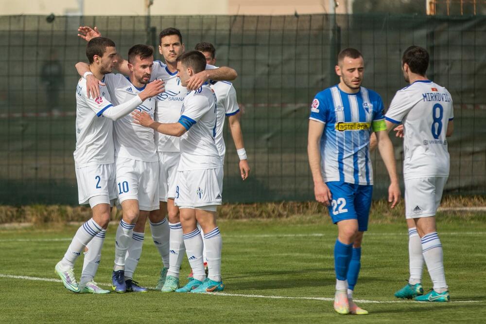 Slavlje nakon postignutog pogotka fudbalera Budućnosti, Foto: FSCG