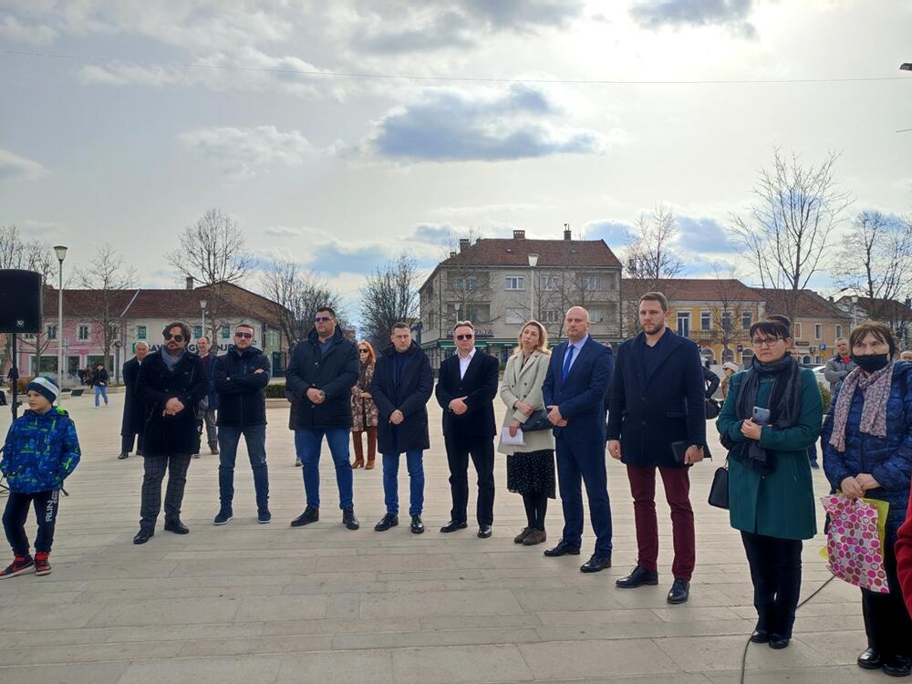 <p>U organizaciji Opštine Nikšić i JU Muzeji i galerije, a u saradnji sa Kućom legata Petra Lubarde iz Beograda, predstavljena su djela iz umjetnikove faze nakon Drugog svjetskog rata</p>