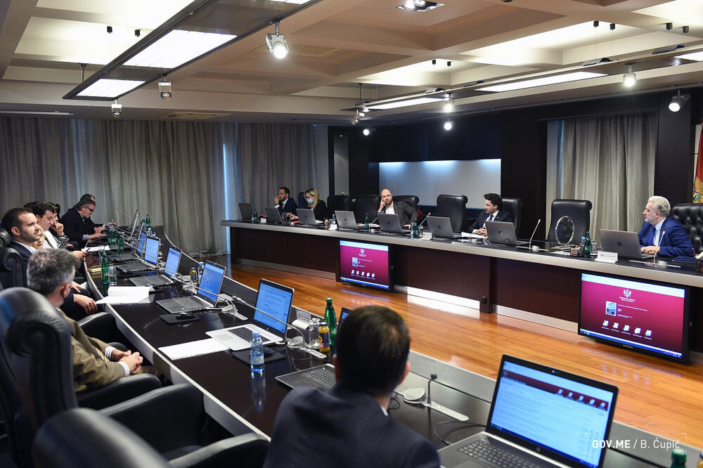 "Premijer je htio da spoji tri tačke i izmijeni zaključke Komisije": Sa sjednice Vlade, Foto: Bojana Ćupić