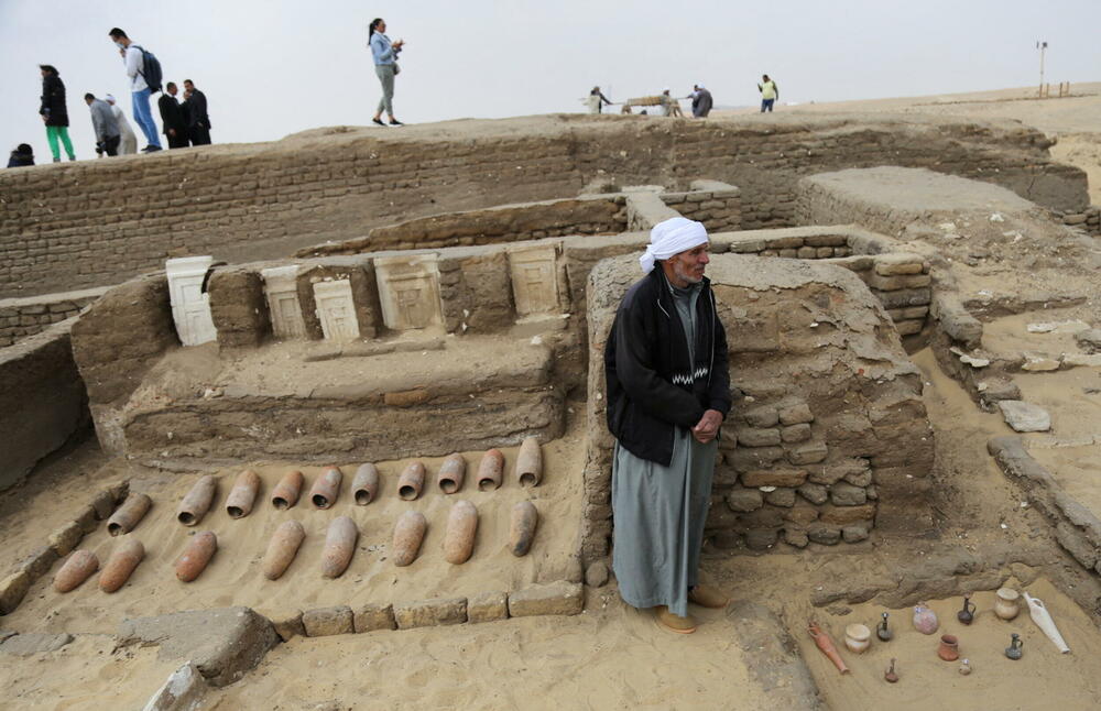 <p>"Svih tih pet grobnica su dobro obojene, dobro ukrašene. Iskopavanja nisu prestajala i planiramo da ih nastavimo. Vjerujemo da možemo pronaći još grobnica u ovoj oblasti"</p>