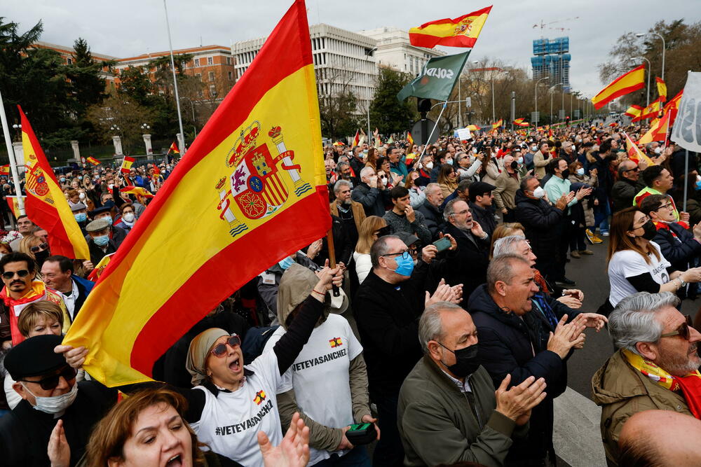 <p>U Španiji je sve veće nezadovoljstvo u društvu zbog rastućih troškova života, a mnoga domaćinstva se bore da plate račune</p>