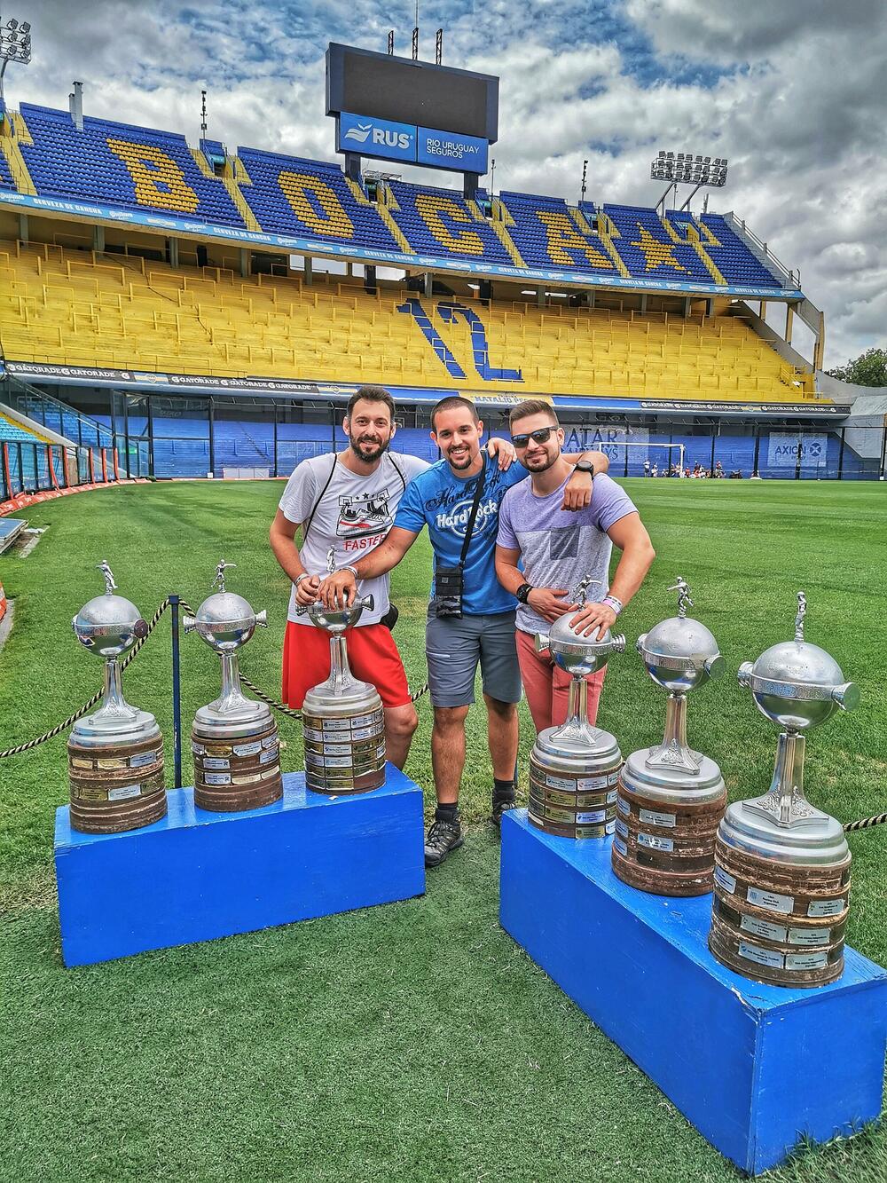 Čuveni stadion Bombonjera u Buenos Airesu, Argentina: Bjeković sa prijateljima