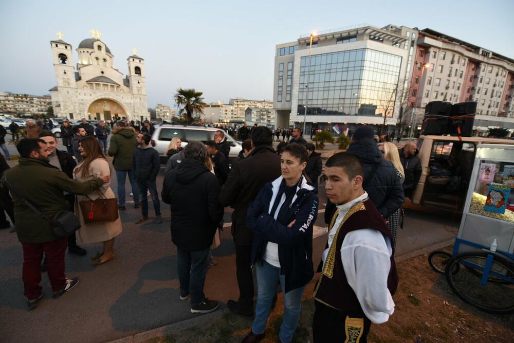 <p>Protest je održan pod sloganom "Ustani, odbrani, pobijedi"</p>