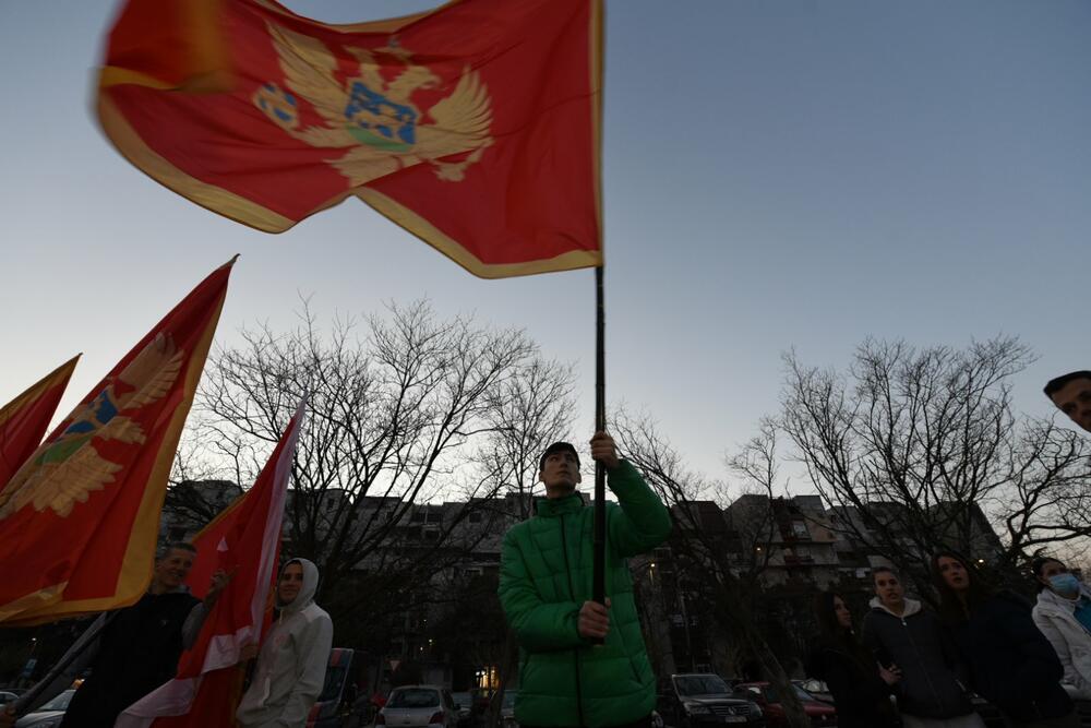 <p>Protest je održan pod sloganom "Ustani, odbrani, pobijedi"</p>