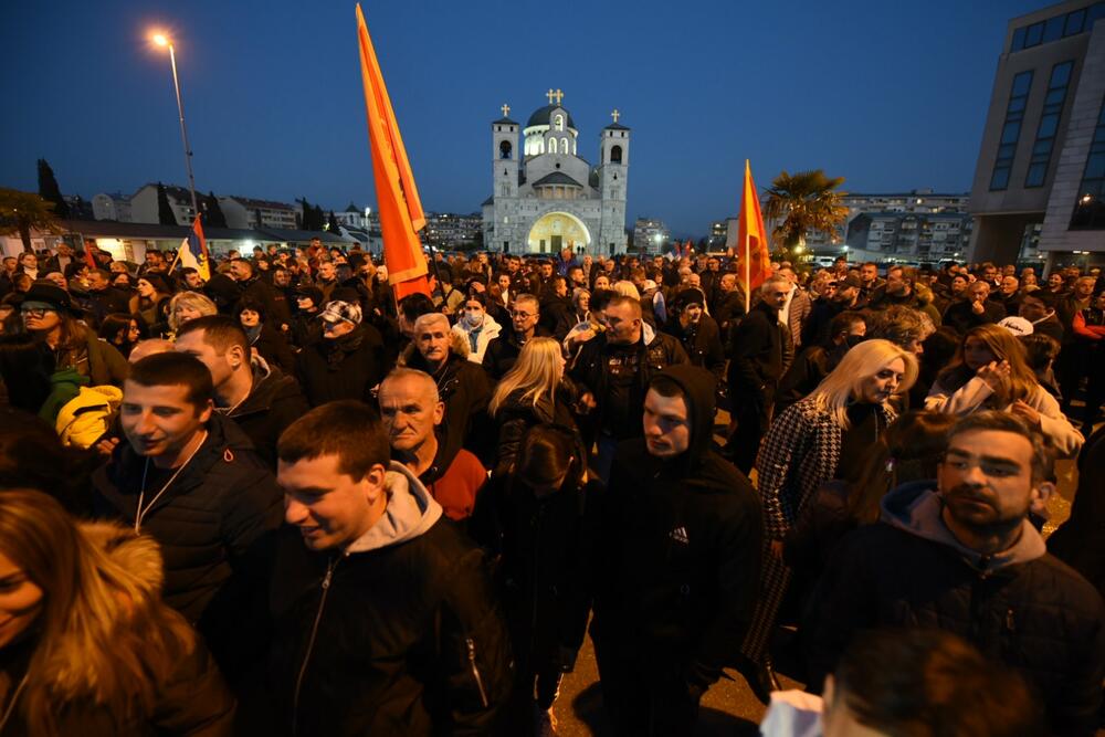 <p>Protest je održan pod sloganom "Ustani, odbrani, pobijedi"</p>
