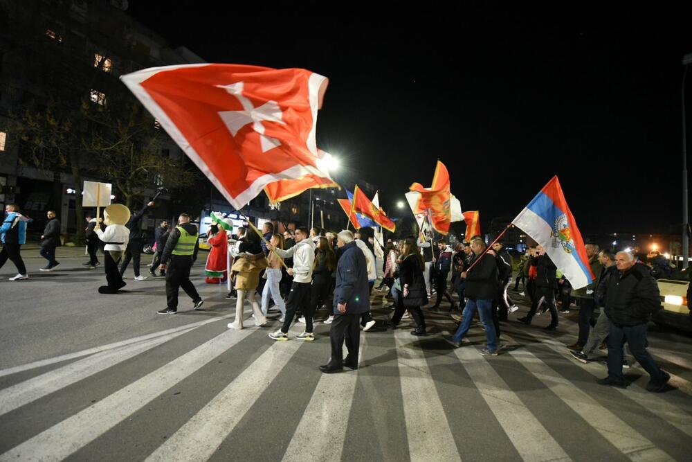<p>Protest je održan pod sloganom "Ustani, odbrani, pobijedi"</p>