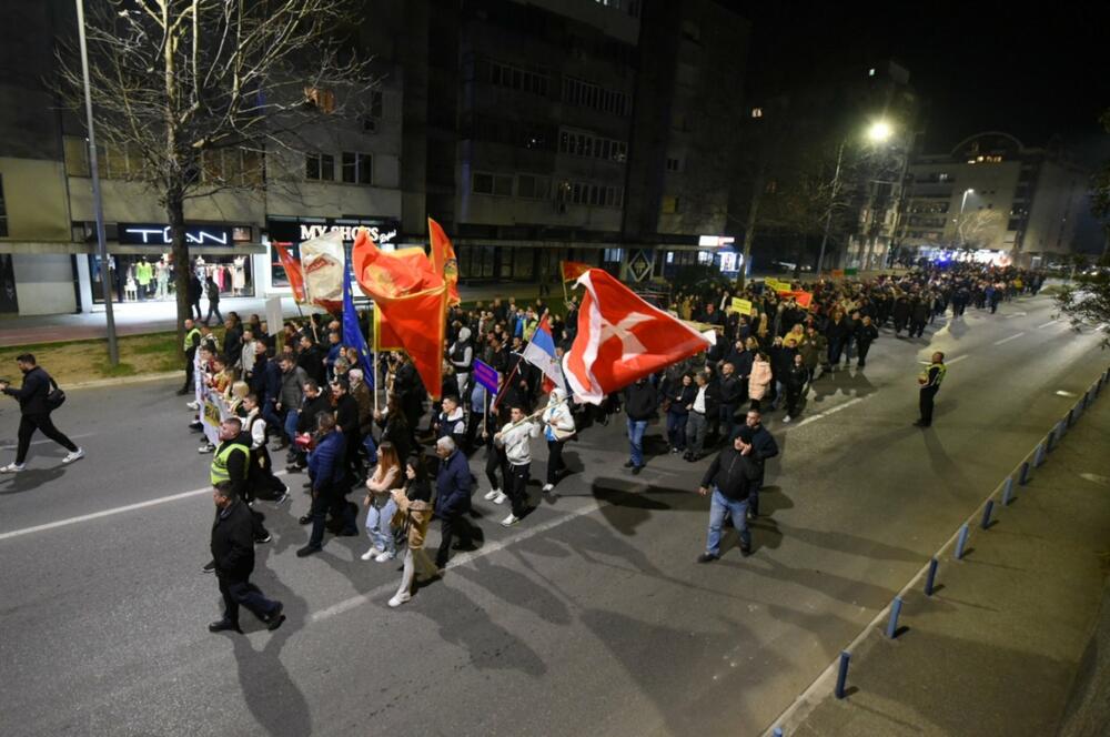 <p>Protest je održan pod sloganom "Ustani, odbrani, pobijedi"</p>