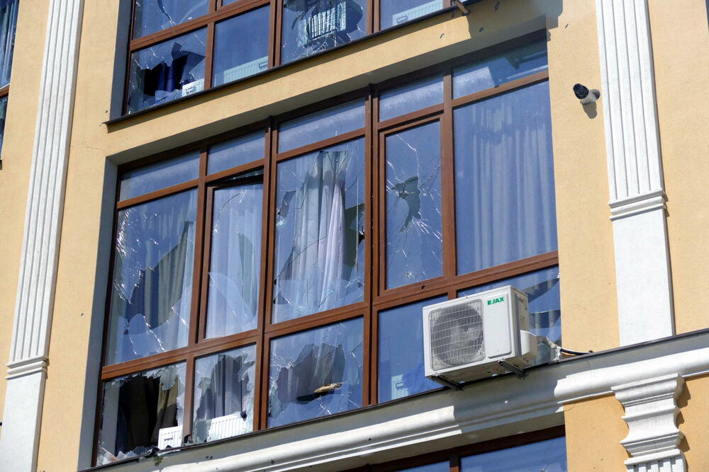 <p>- Dvadeset šesti je dan invazije na Ukrajinu. Prema podacima UN-a, dosad je poginulo najmanje 925 civila</p>  <p>- Borelj najavio nove sankcije Rusiji, Zelenski poručio da nikad neće predati Kijev, Marijupolj i Harkov</p>  <p>- Moskva pozvala američkog ambasadora kako bi mu uručili diplomatsku notu zbog "neprihvatljivih komentara" koje je Bajden iznio na račun ruskog Putina</p>  <p> </p>