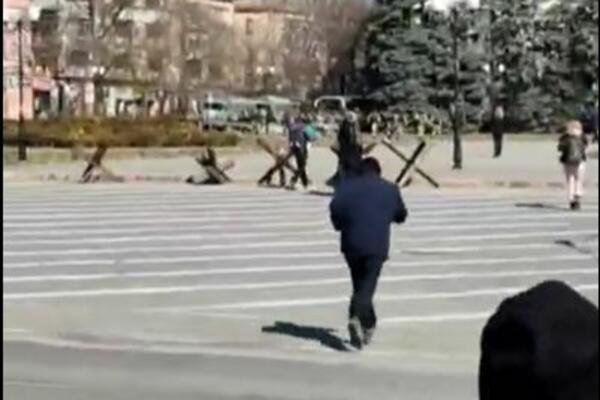 Nexta TV objavila video: Ruski vojnici pucali na demonstrante u...