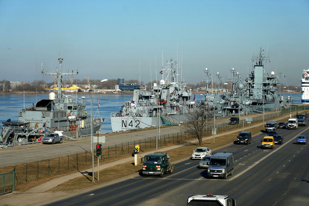 NATO ratni brodovi u luci u Rigi