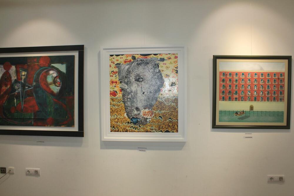 Pobjednički rad (u sredini)